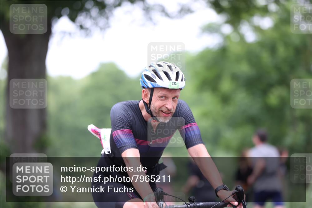15.06.2025 - 7 Türme Triathlon Yannick Fuchs http://msf.ph/oto/7965211 15.06.2025 13:57:23 Radfahren 223, 961, 1096 meine-sportfotos.de