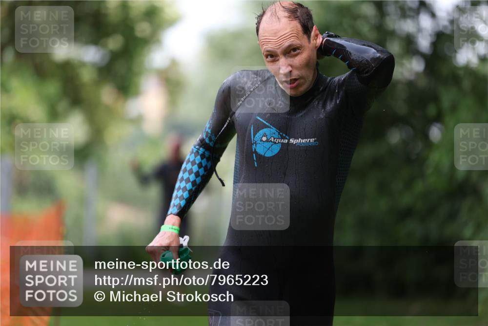 15.06.2025 - 7 Türme Triathlon Michael Strokosch http://msf.ph/oto/7965223 15.06.2025 12:18:23 Schwimmen 380, 384, 562, 637, 638 meine-sportfotos.de