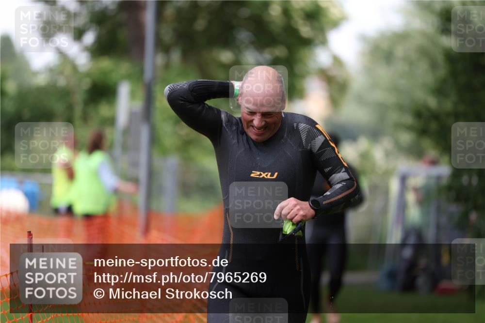 15.06.2025 - 7 Türme Triathlon Michael Strokosch http://msf.ph/oto/7965269 15.06.2025 12:18:31 Schwimmen 380, 384, 470, 510, 562 meine-sportfotos.de