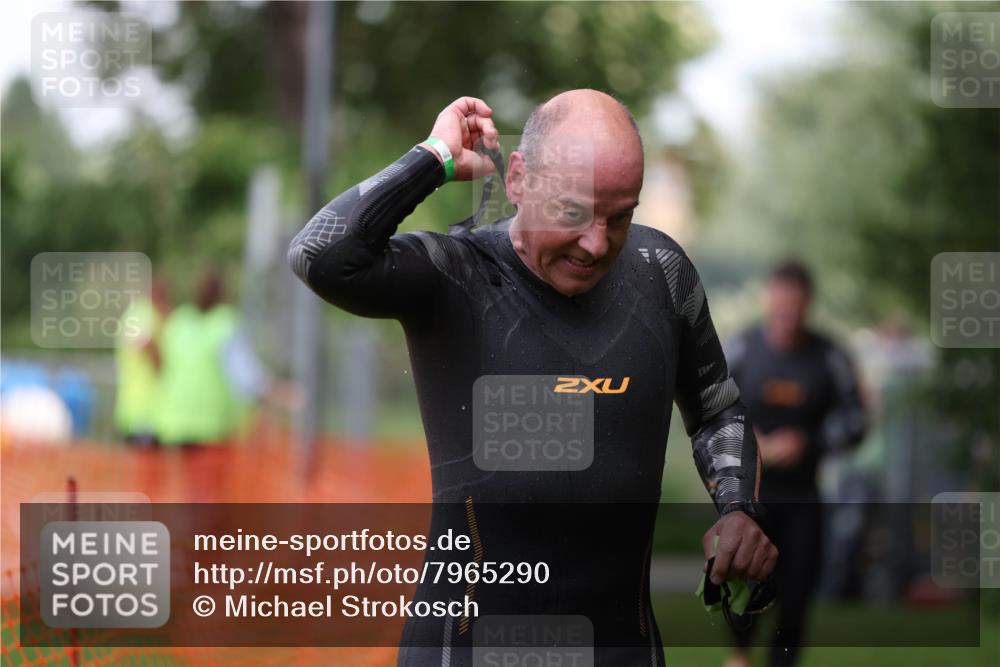 15.06.2025 - 7 Türme Triathlon Michael Strokosch http://msf.ph/oto/7965290 15.06.2025 12:18:32 Schwimmen 380, 384, 470, 510, 562 meine-sportfotos.de