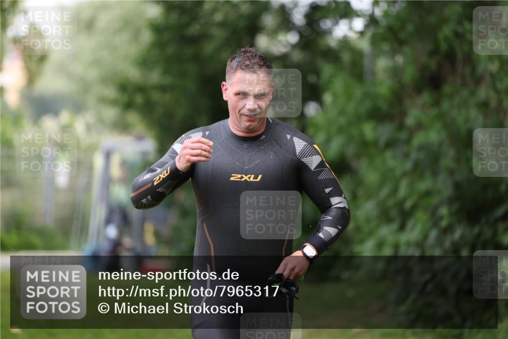 15.06.2025 - 7 Türme Triathlon Michael Strokosch http://msf.ph/oto/7965317 15.06.2025 12:18:35 Schwimmen 384, 470, 510, 562 meine-sportfotos.de