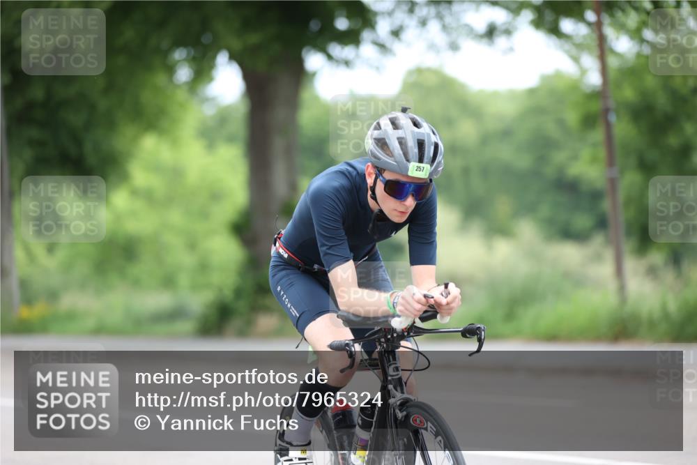 15.06.2025 - 7 Türme Triathlon Yannick Fuchs http://msf.ph/oto/7965324 15.06.2025 11:14:11 Radfahren 233, 257 meine-sportfotos.de