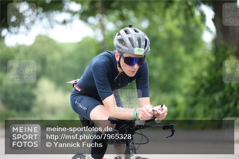 15.06.2025 - 7 Türme Triathlon Yannick Fuchs http://msf.ph/oto/7965328 15.06.2025 11:14:11 Radfahren 233, 257 meine-sportfotos.de
