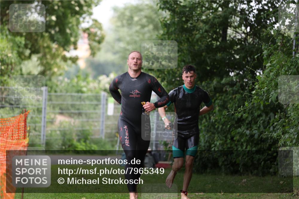 15.06.2025 - 7 Türme Triathlon Michael Strokosch http://msf.ph/oto/7965349 15.06.2025 12:18:43 Schwimmen 384, 470, 510, 562 meine-sportfotos.de