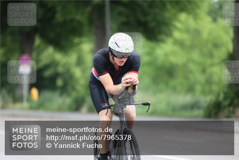 15.06.2025 - 7 Türme Triathlon Yannick Fuchs http://msf.ph/oto/7965378 15.06.2025 11:14:18 Radfahren 208, 233 meine-sportfotos.de