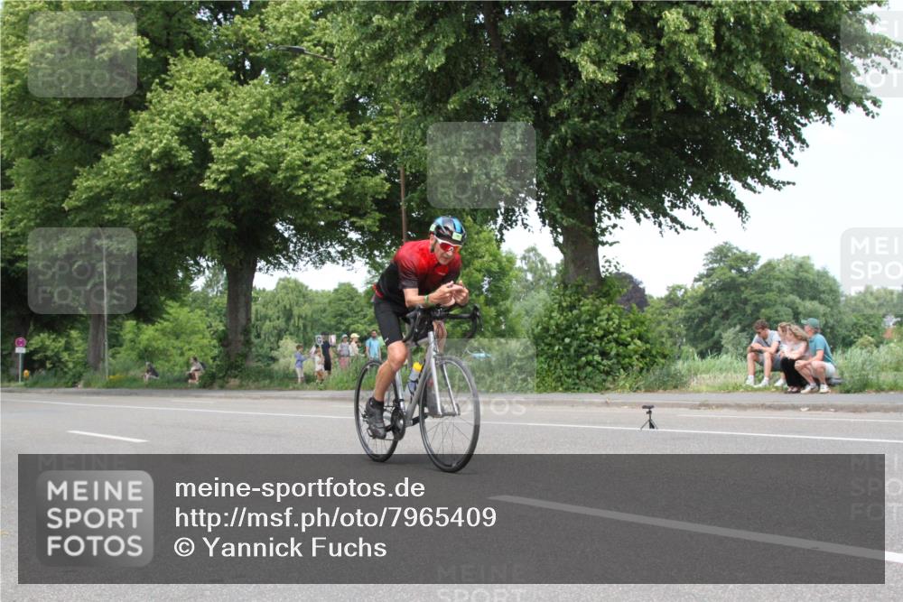 15.06.2025 - 7 Türme Triathlon Yannick Fuchs http://msf.ph/oto/7965409 15.06.2025 13:09:01 Radfahren  meine-sportfotos.de