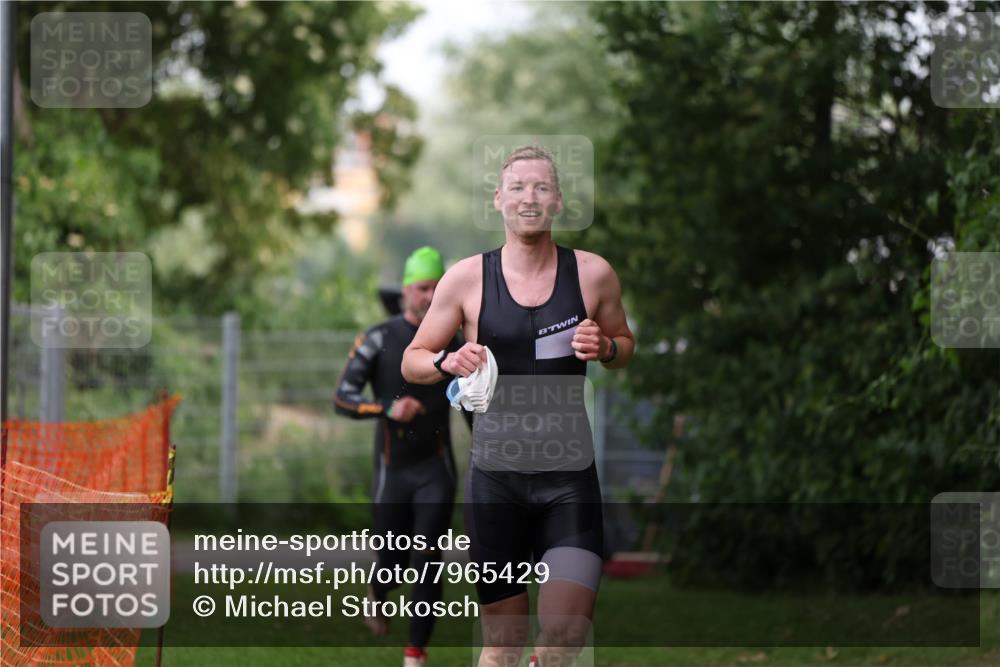 15.06.2025 - 7 Türme Triathlon Michael Strokosch http://msf.ph/oto/7965429 15.06.2025 12:19:08 Schwimmen 367, 559, 570, 649 meine-sportfotos.de