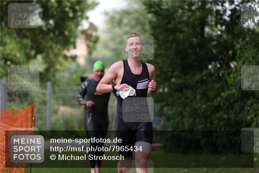 15.06.2025 - 7 Türme Triathlon Michael Strokosch http://msf.ph/oto/7965434 15.06.2025 12:19:08 Schwimmen 367, 559, 570, 649 meine-sportfotos.de