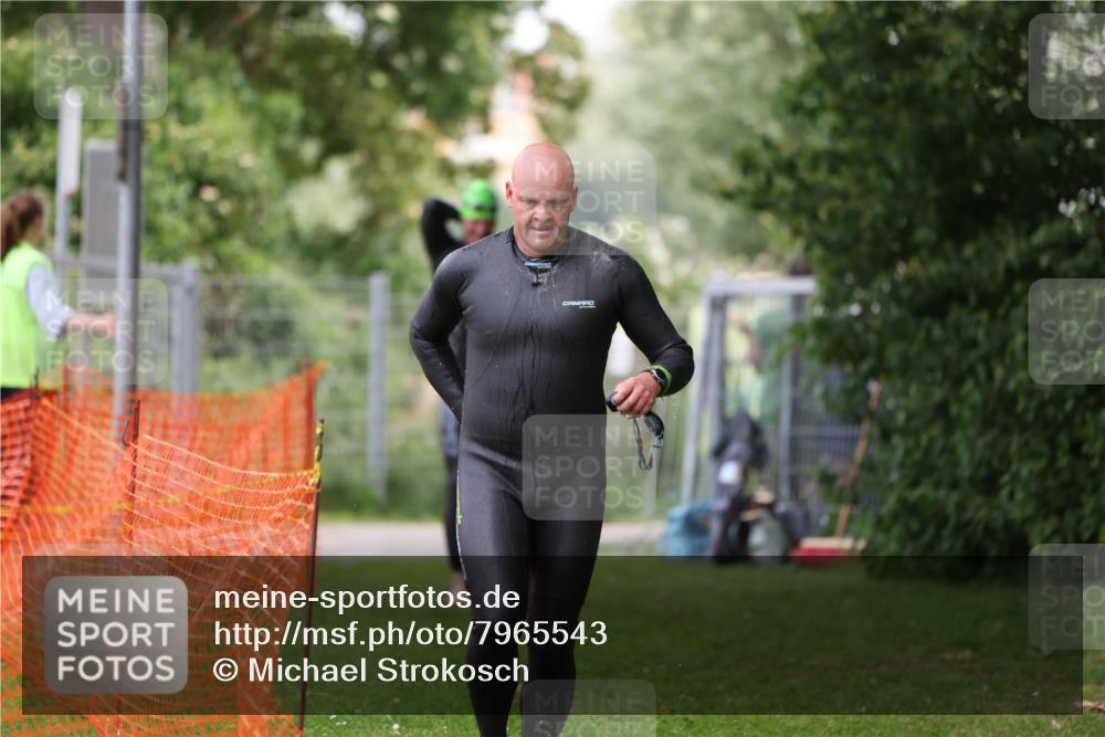 15.06.2025 - 7 Türme Triathlon Michael Strokosch http://msf.ph/oto/7965543 15.06.2025 12:19:13 Schwimmen 367, 559, 570, 649 meine-sportfotos.de