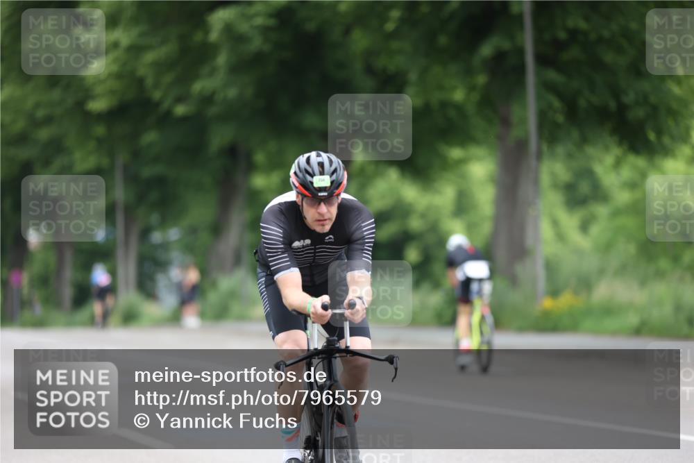 15.06.2025 - 7 Türme Triathlon Yannick Fuchs http://msf.ph/oto/7965579 15.06.2025 11:14:50 Radfahren 242, 247 meine-sportfotos.de