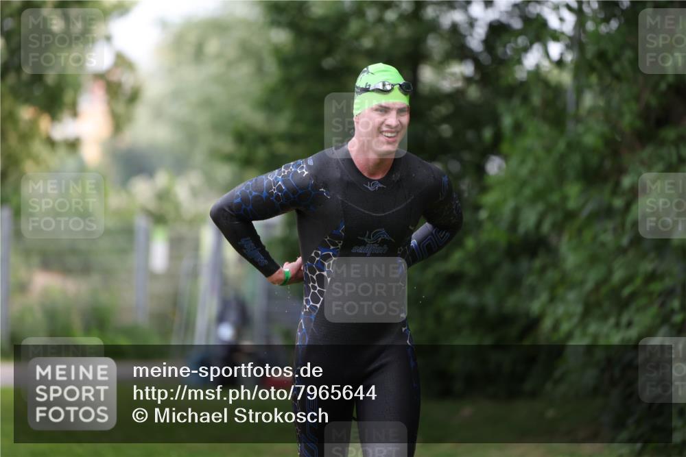 15.06.2025 - 7 Türme Triathlon Michael Strokosch http://msf.ph/oto/7965644 15.06.2025 12:19:18 Schwimmen 367, 559, 570, 649 meine-sportfotos.de