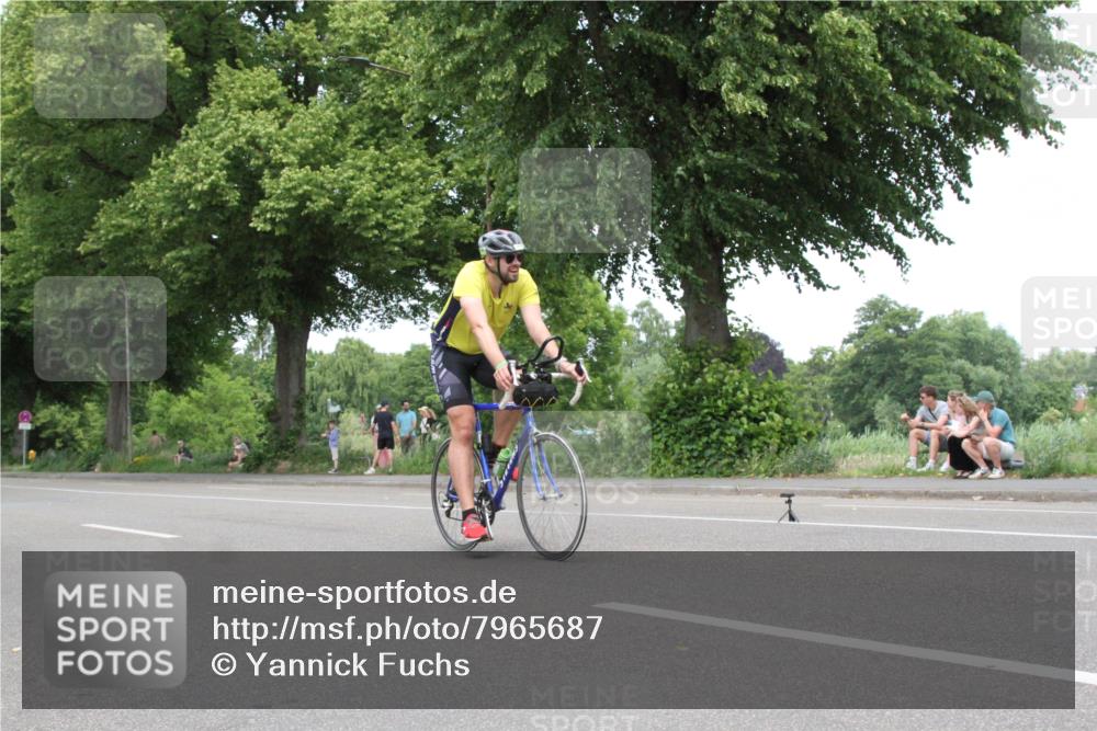 15.06.2025 - 7 Türme Triathlon Yannick Fuchs http://msf.ph/oto/7965687 15.06.2025 13:11:49 Radfahren  meine-sportfotos.de