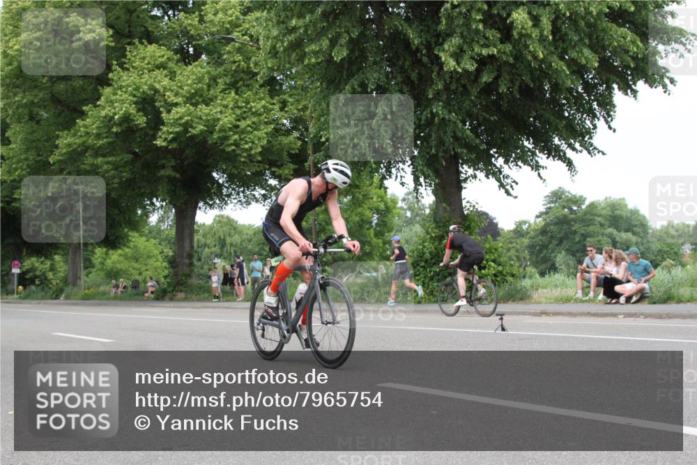 15.06.2025 - 7 Türme Triathlon Yannick Fuchs http://msf.ph/oto/7965754 15.06.2025 13:12:37 Radfahren  meine-sportfotos.de