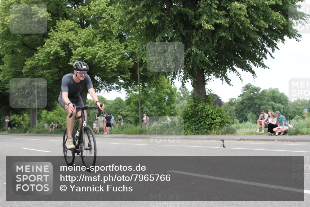 15.06.2025 - 7 Türme Triathlon Yannick Fuchs http://msf.ph/oto/7965766 15.06.2025 13:12:54 Radfahren  meine-sportfotos.de