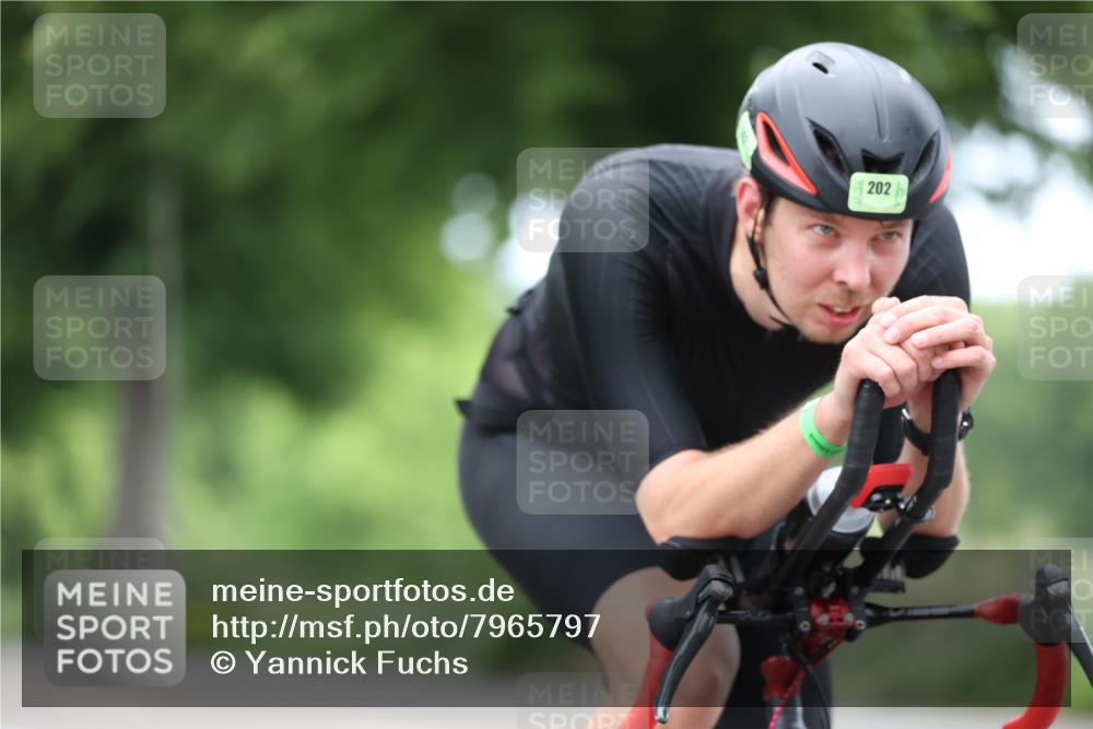 15.06.2025 - 7 Türme Triathlon Yannick Fuchs http://msf.ph/oto/7965797 15.06.2025 11:15:20 Radfahren  meine-sportfotos.de