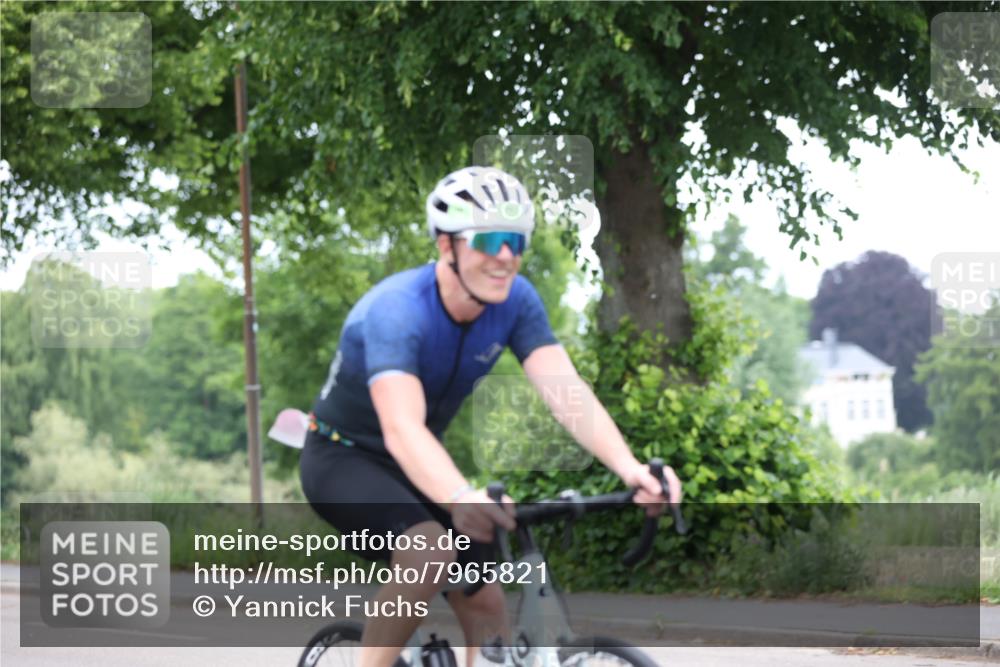 15.06.2025 - 7 Türme Triathlon Yannick Fuchs http://msf.ph/oto/7965821 15.06.2025 11:15:39 Radfahren  meine-sportfotos.de