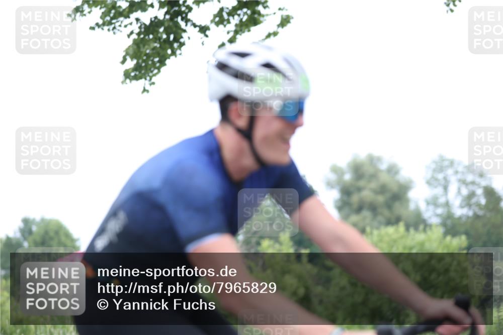 15.06.2025 - 7 Türme Triathlon Yannick Fuchs http://msf.ph/oto/7965829 15.06.2025 11:15:39 Radfahren  meine-sportfotos.de