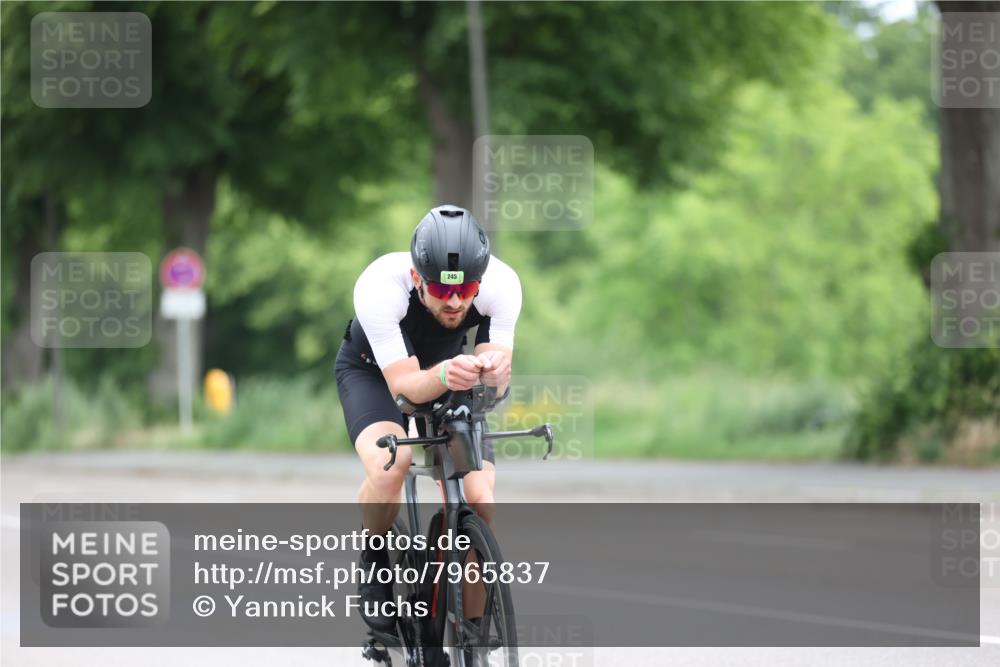 15.06.2025 - 7 Türme Triathlon Yannick Fuchs http://msf.ph/oto/7965837 15.06.2025 11:15:45 Radfahren  meine-sportfotos.de