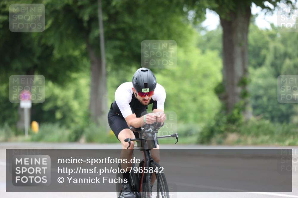 15.06.2025 - 7 Türme Triathlon Yannick Fuchs http://msf.ph/oto/7965842 15.06.2025 11:15:45 Radfahren  meine-sportfotos.de