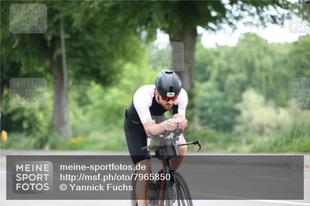 15.06.2025 - 7 Türme Triathlon Yannick Fuchs http://msf.ph/oto/7965850 15.06.2025 11:15:45 Radfahren  meine-sportfotos.de