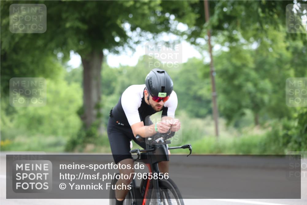 15.06.2025 - 7 Türme Triathlon Yannick Fuchs http://msf.ph/oto/7965856 15.06.2025 11:15:45 Radfahren  meine-sportfotos.de