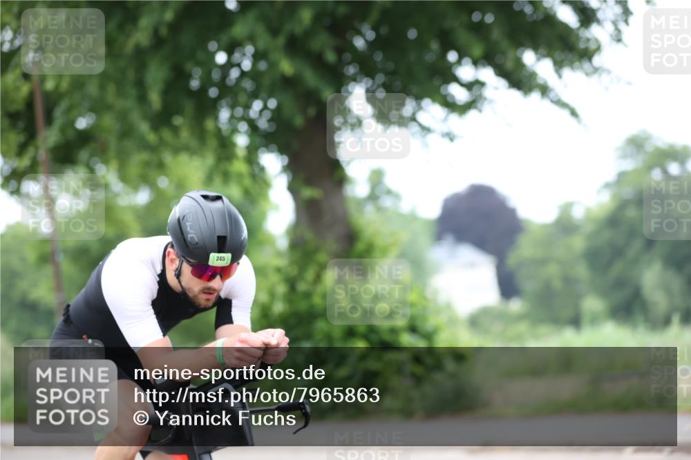 15.06.2025 - 7 Türme Triathlon Yannick Fuchs http://msf.ph/oto/7965863 15.06.2025 11:15:45 Radfahren  meine-sportfotos.de