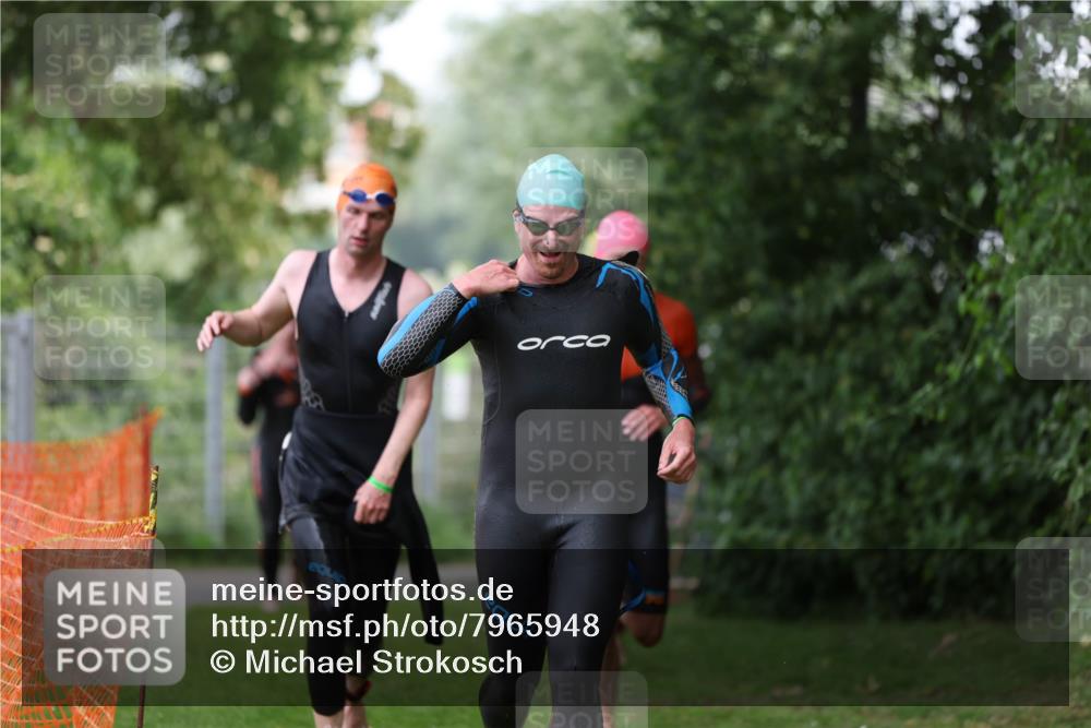 15.06.2025 - 7 Türme Triathlon Michael Strokosch http://msf.ph/oto/7965948 15.06.2025 12:19:52 Schwimmen 372, 483, 488, 531, 536, 538, 550, 585, 594, 612, 631, 635 meine-sportfotos.de