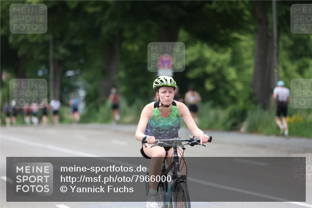 15.06.2025 - 7 Türme Triathlon Yannick Fuchs http://msf.ph/oto/7966000 15.06.2025 14:00:48 Radfahren  meine-sportfotos.de