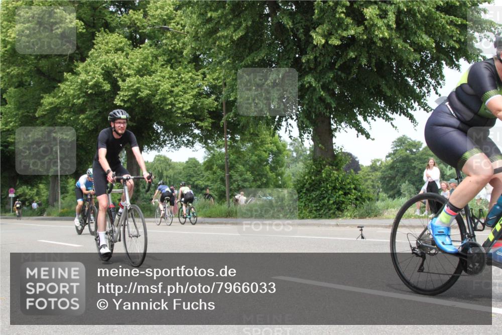 15.06.2025 - 7 Türme Triathlon Yannick Fuchs http://msf.ph/oto/7966033 15.06.2025 13:14:31 Radfahren  meine-sportfotos.de
