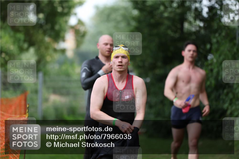 15.06.2025 - 7 Türme Triathlon Michael Strokosch http://msf.ph/oto/7966035 15.06.2025 12:19:59 Schwimmen 372, 483, 488, 536, 550, 585, 594, 595, 612, 631, 635 meine-sportfotos.de