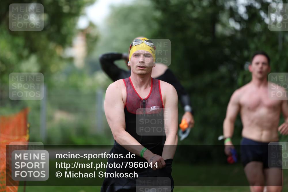 15.06.2025 - 7 Türme Triathlon Michael Strokosch http://msf.ph/oto/7966044 15.06.2025 12:19:59 Schwimmen 372, 483, 488, 536, 550, 585, 594, 595, 612, 631, 635 meine-sportfotos.de