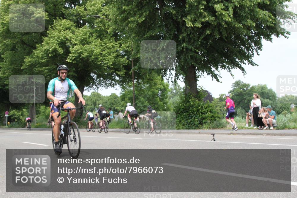 15.06.2025 - 7 Türme Triathlon Yannick Fuchs http://msf.ph/oto/7966073 15.06.2025 13:14:48 Radfahren  meine-sportfotos.de