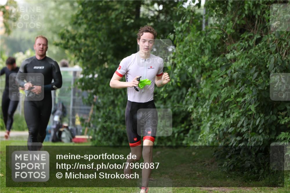 15.06.2025 - 7 Türme Triathlon Michael Strokosch http://msf.ph/oto/7966087 15.06.2025 12:20:08 Schwimmen 372, 438, 488, 536, 550, 585, 594, 595, 604, 631, 635 meine-sportfotos.de