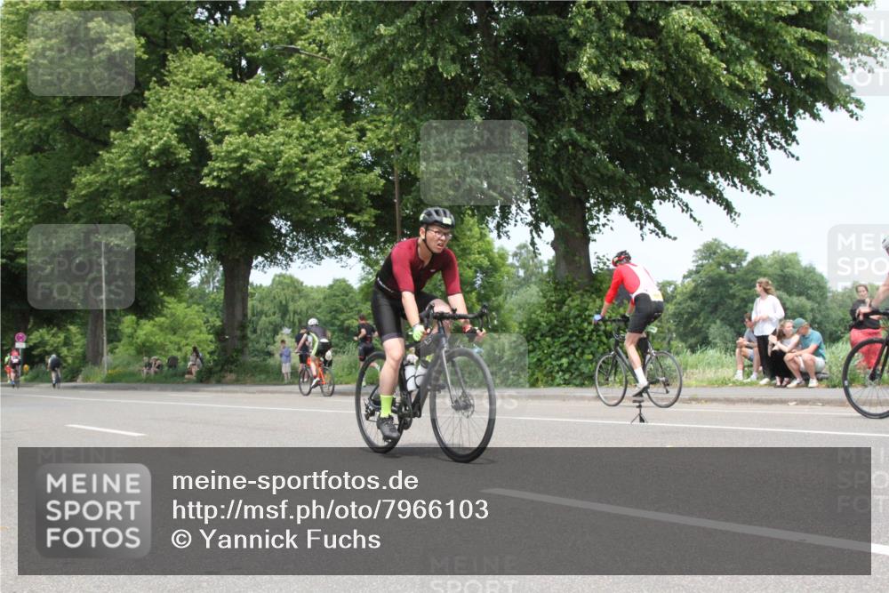 15.06.2025 - 7 Türme Triathlon Yannick Fuchs http://msf.ph/oto/7966103 15.06.2025 13:15:15 Radfahren  meine-sportfotos.de