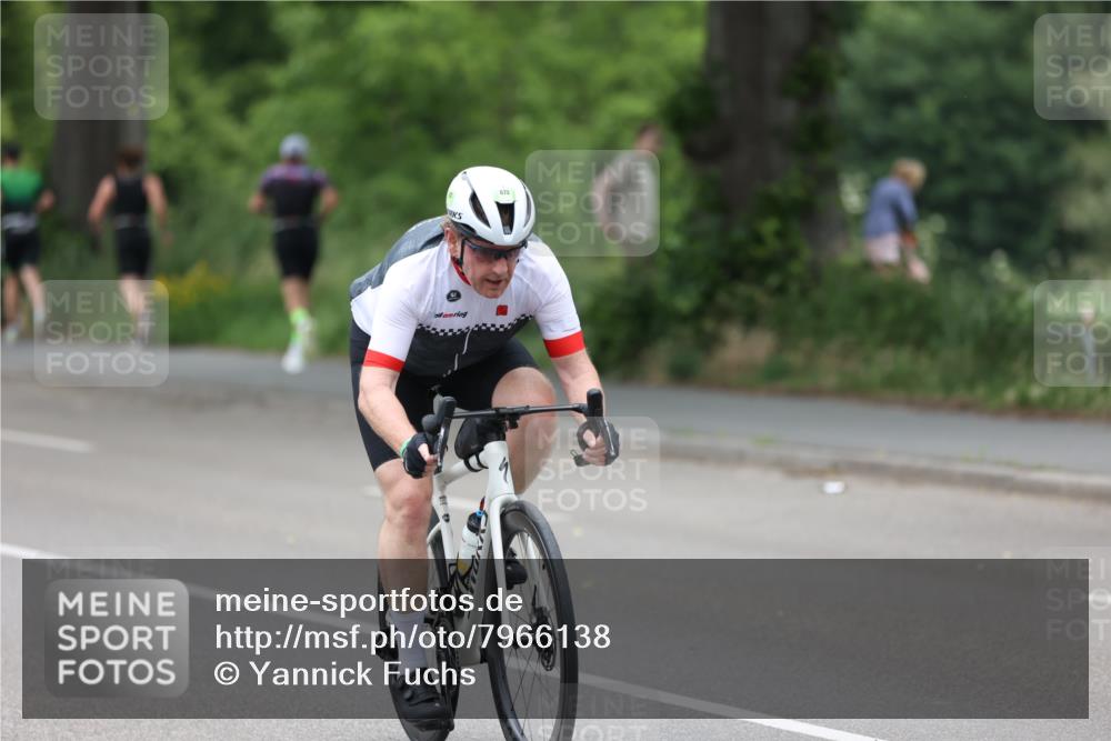 15.06.2025 - 7 Türme Triathlon Yannick Fuchs http://msf.ph/oto/7966138 15.06.2025 14:02:05 Radfahren 967 meine-sportfotos.de