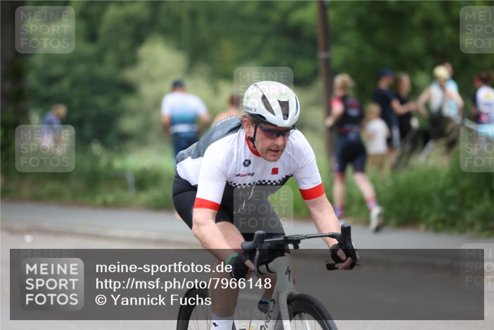 15.06.2025 - 7 Türme Triathlon Yannick Fuchs http://msf.ph/oto/7966148 15.06.2025 14:02:05 Radfahren 967 meine-sportfotos.de