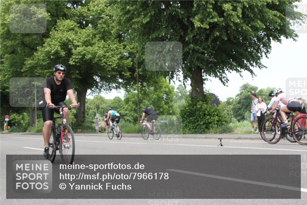 15.06.2025 - 7 Türme Triathlon Yannick Fuchs http://msf.ph/oto/7966178 15.06.2025 13:16:02 Radfahren  meine-sportfotos.de