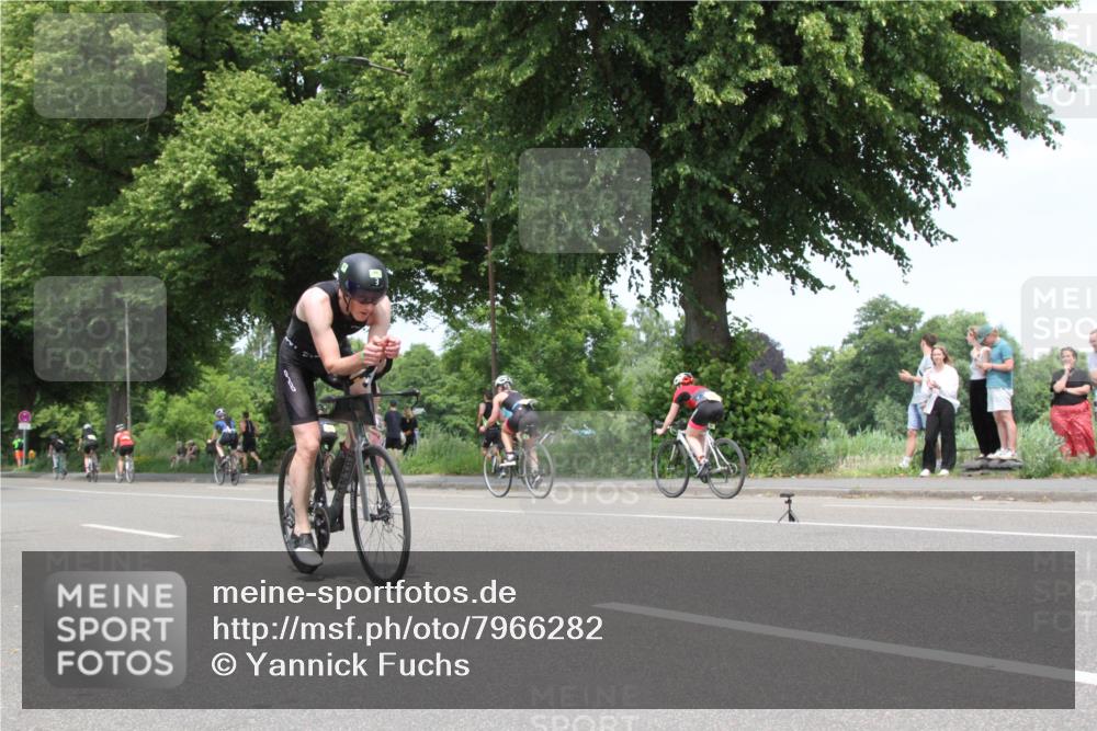 15.06.2025 - 7 Türme Triathlon Yannick Fuchs http://msf.ph/oto/7966282 15.06.2025 13:16:47 Radfahren  meine-sportfotos.de