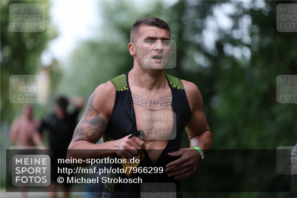 15.06.2025 - 7 Türme Triathlon Michael Strokosch http://msf.ph/oto/7966299 15.06.2025 12:20:27 Schwimmen 438, 499, 573, 595, 604, 610, 613, 634 meine-sportfotos.de