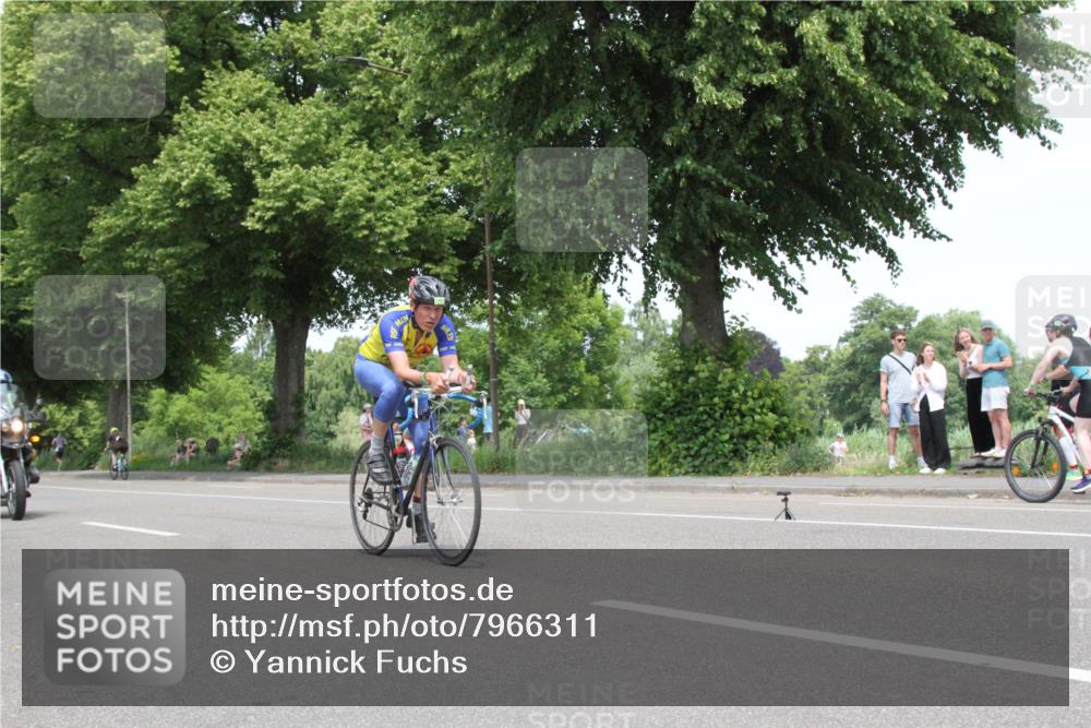 15.06.2025 - 7 Türme Triathlon Yannick Fuchs http://msf.ph/oto/7966311 15.06.2025 13:17:13 Radfahren  meine-sportfotos.de