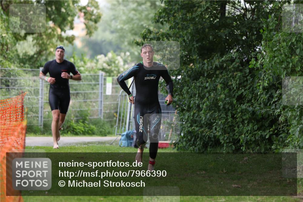 15.06.2025 - 7 Türme Triathlon Michael Strokosch http://msf.ph/oto/7966390 15.06.2025 12:20:33 Schwimmen 385, 438, 499, 573, 604, 610, 613, 634 meine-sportfotos.de