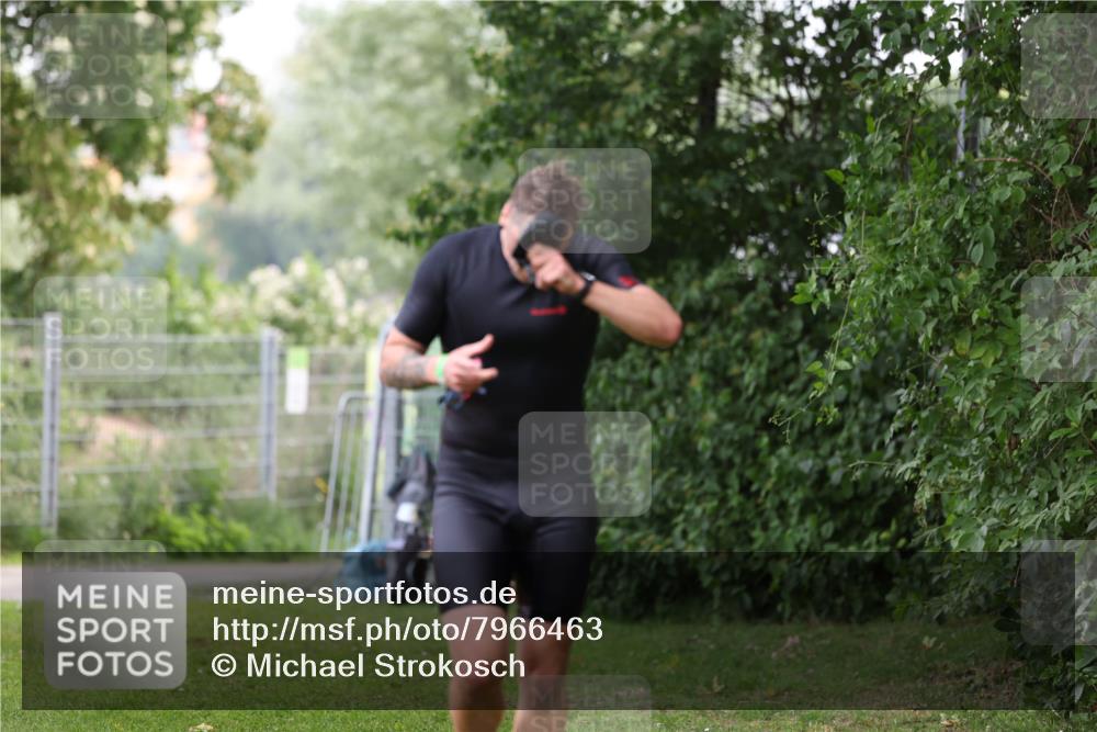 15.06.2025 - 7 Türme Triathlon Michael Strokosch http://msf.ph/oto/7966463 15.06.2025 12:20:38 Schwimmen 385, 438, 499, 557, 573, 610, 613, 634 meine-sportfotos.de