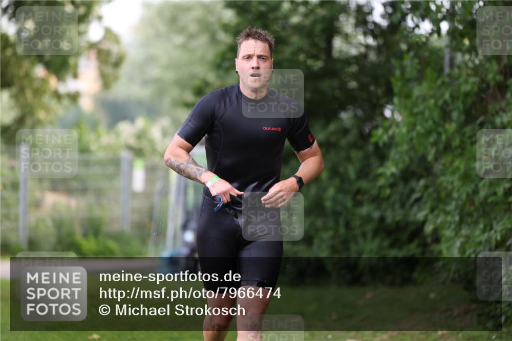 15.06.2025 - 7 Türme Triathlon Michael Strokosch http://msf.ph/oto/7966474 15.06.2025 12:20:38 Schwimmen 385, 438, 499, 557, 573, 610, 613, 634 meine-sportfotos.de