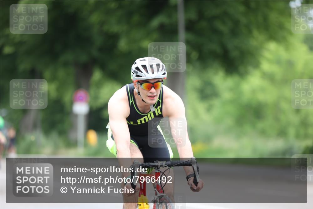 15.06.2025 - 7 Türme Triathlon Yannick Fuchs http://msf.ph/oto/7966492 15.06.2025 11:17:34 Radfahren 235, 271, 291 meine-sportfotos.de
