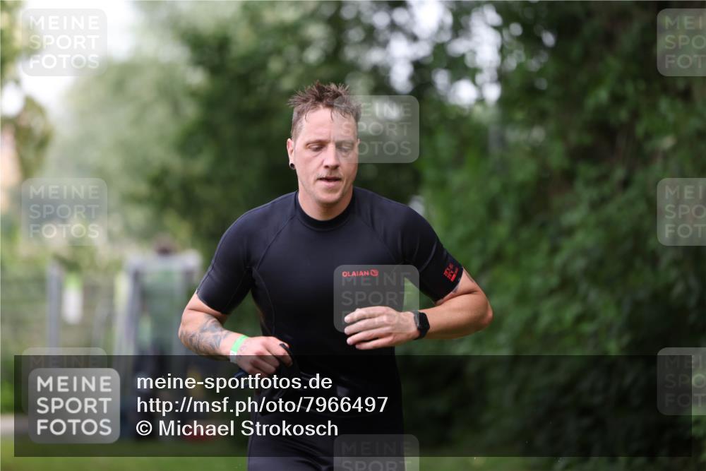 15.06.2025 - 7 Türme Triathlon Michael Strokosch http://msf.ph/oto/7966497 15.06.2025 12:20:39 Schwimmen 385, 499, 557, 573, 610, 613, 634 meine-sportfotos.de