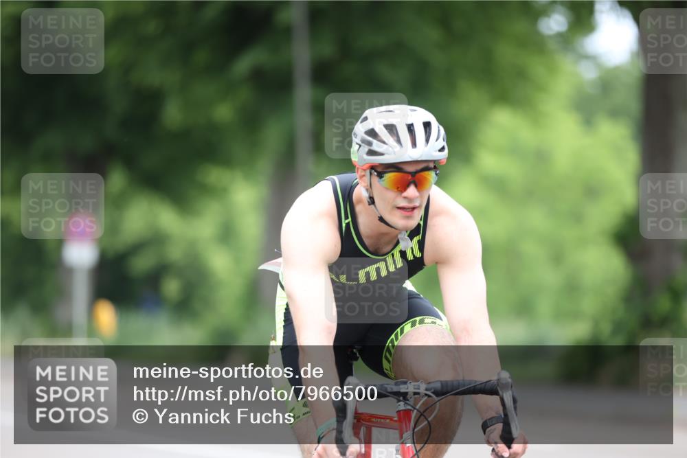 15.06.2025 - 7 Türme Triathlon Yannick Fuchs http://msf.ph/oto/7966500 15.06.2025 11:17:34 Radfahren 235, 271, 291 meine-sportfotos.de