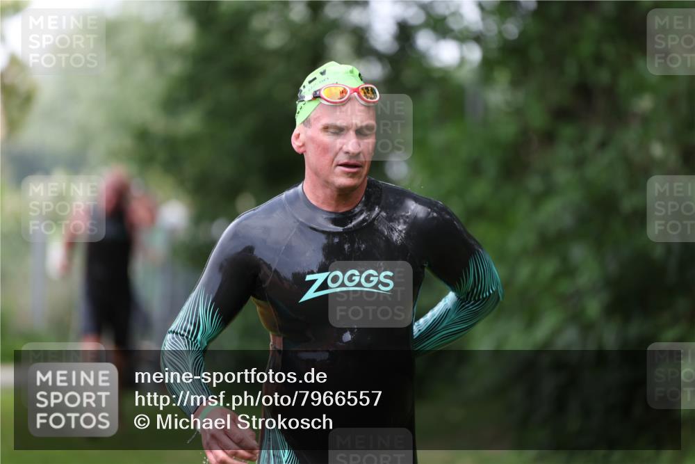 15.06.2025 - 7 Türme Triathlon Michael Strokosch http://msf.ph/oto/7966557 15.06.2025 12:20:50 Schwimmen 385, 434, 557, 568, 597, 625 meine-sportfotos.de