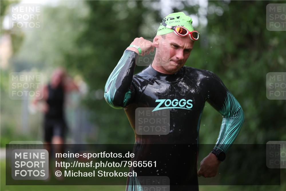 15.06.2025 - 7 Türme Triathlon Michael Strokosch http://msf.ph/oto/7966561 15.06.2025 12:20:50 Schwimmen 385, 434, 557, 568, 597, 625 meine-sportfotos.de