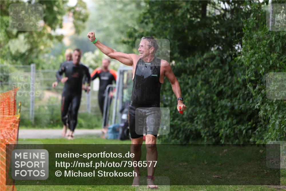 15.06.2025 - 7 Türme Triathlon Michael Strokosch http://msf.ph/oto/7966577 15.06.2025 12:20:52 Schwimmen 385, 434, 557, 568, 597, 625 meine-sportfotos.de