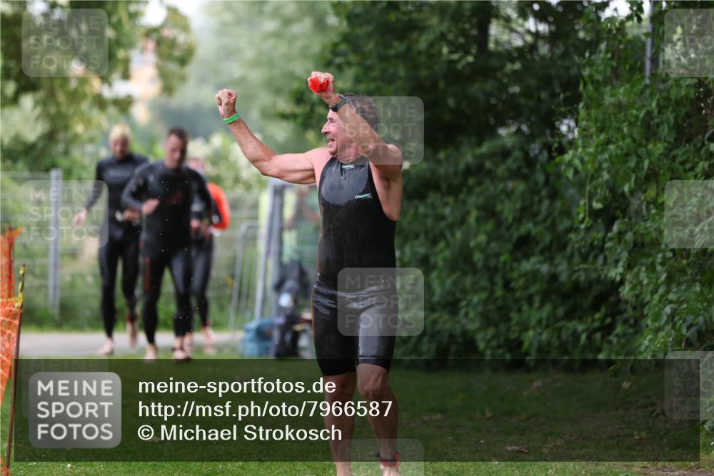 15.06.2025 - 7 Türme Triathlon Michael Strokosch http://msf.ph/oto/7966587 15.06.2025 12:20:52 Schwimmen 385, 434, 557, 568, 597, 625 meine-sportfotos.de